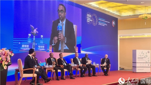 與會(huì)嘉賓展開座談。人民網(wǎng)記者 萬宇攝