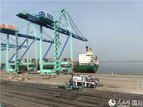 天津港北疆港區(qū)C段智能化集裝箱碼頭。人民網(wǎng)記者 符園園攝