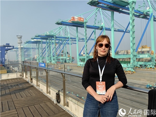 阿根廷公共電視臺(tái)記者萊蒂西亞接受采訪。人民網(wǎng)記者 符園園攝