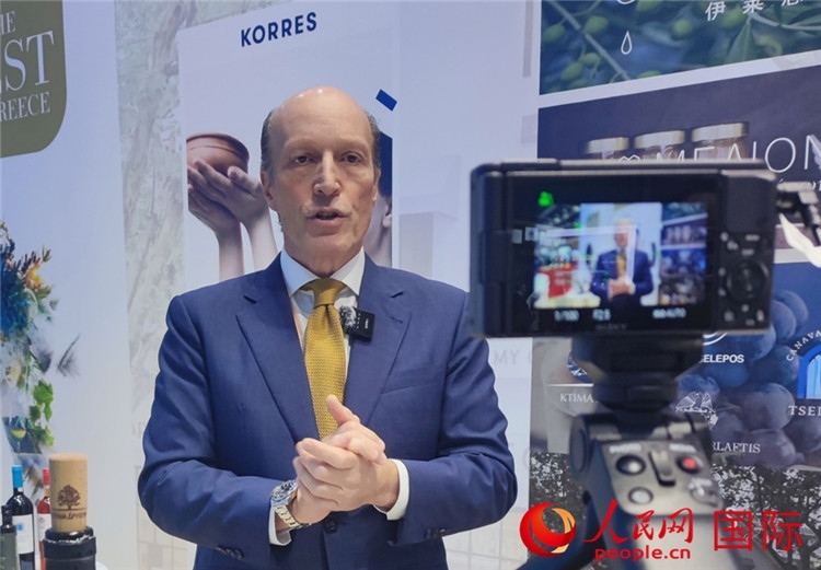 希華集團創(chuàng)始人兼首席執(zhí)行官甘德密先生接受采訪。人民網(wǎng) 殷韜攝