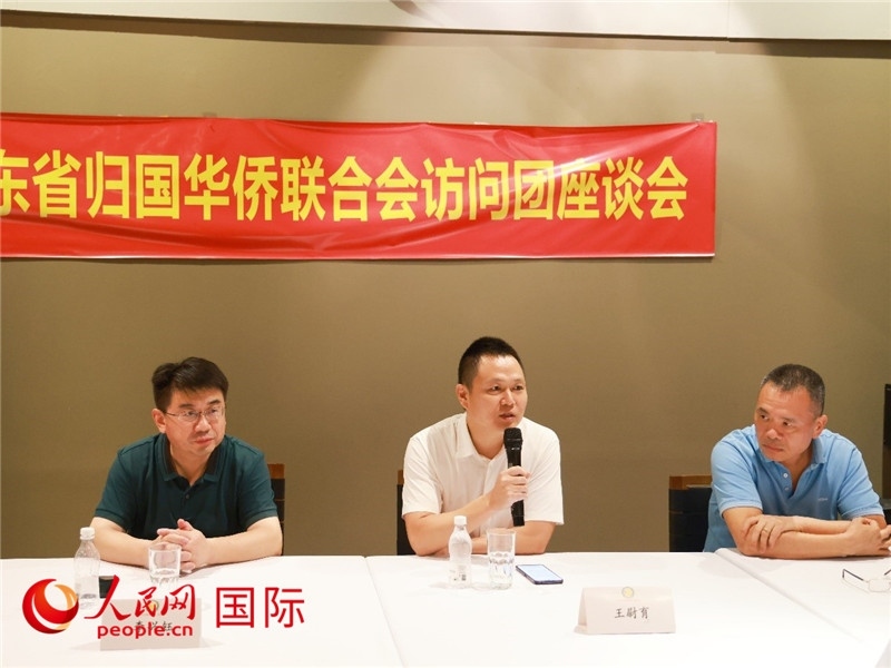 中國駐里約總領館副總領事王尉育（中）在座談會上致辭。人民網記者 陳海琪攝