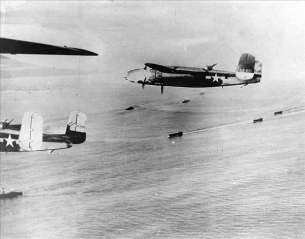 1942年4月18日，美國航空母艦甲板上B－25解放式轟炸機起飛轟炸東京工業(yè)區(qū)域，此為日本首次受盟軍之進攻。