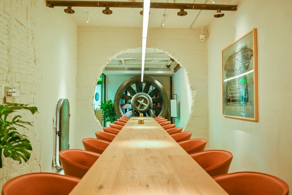 “絲聯166”園區(qū)內保留工業(yè)遺存的咖啡館。（受訪者供圖）