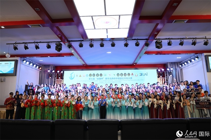 獲獎(jiǎng)選手合影。人民網(wǎng)記者 孫廣勇攝