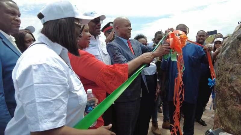 嘉賓為學校剪彩。主辦方供圖