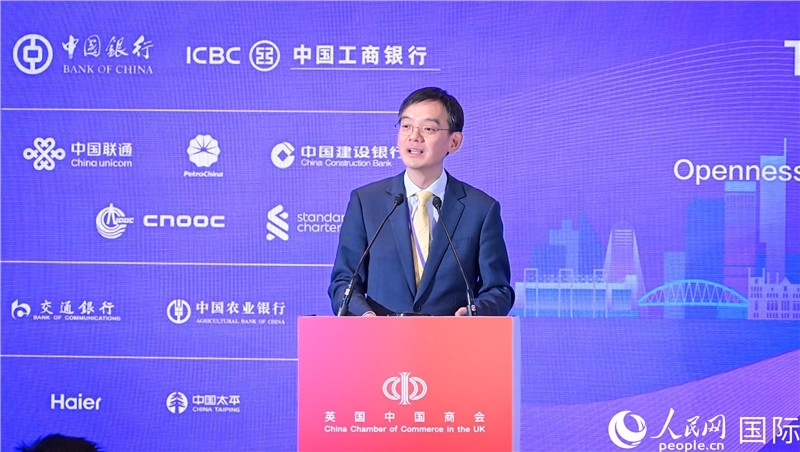 1. 英國(guó)中國(guó)商會(huì)會(huì)長(zhǎng)、中國(guó)銀行倫敦分行行長(zhǎng)方文建 致歡迎辭。郭錦標(biāo)攝_副本