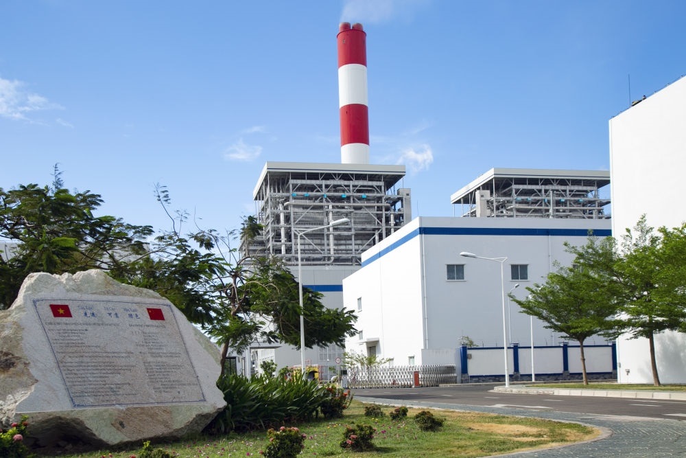 這是2021年3月24日在越南平順省拍攝的越南永新燃煤電廠一期BOT項(xiàng)目廠區(qū)。新華社發(fā)（南方電網(wǎng)越南永新公司供圖）