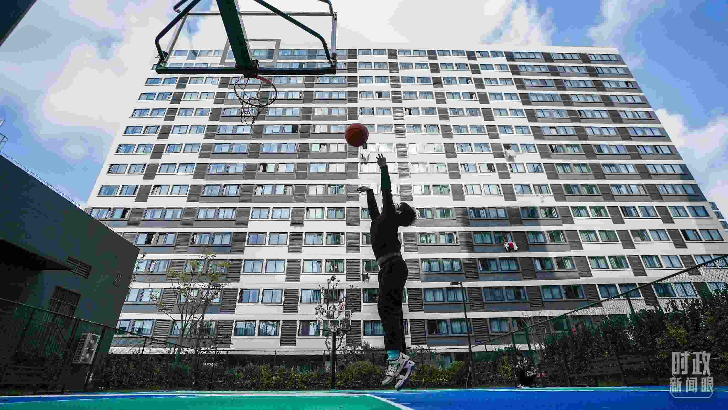 △上海市閔行區(qū)新時(shí)代城市建設(shè)者管理者之家。（總臺(tái)國(guó)廣記者李晉拍攝）