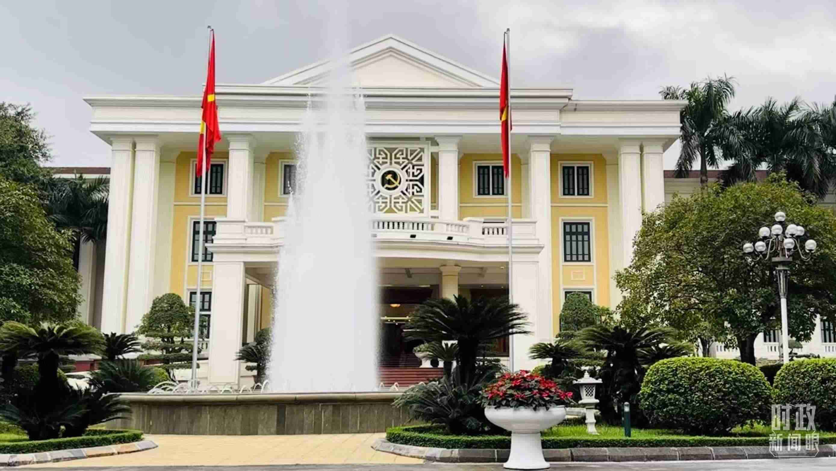 △越共中央駐地。當(dāng)?shù)貢r(shí)間12月12日下午，習(xí)近平在這里同阮富仲舉行會談。（總臺央視記者范一鳴拍攝）