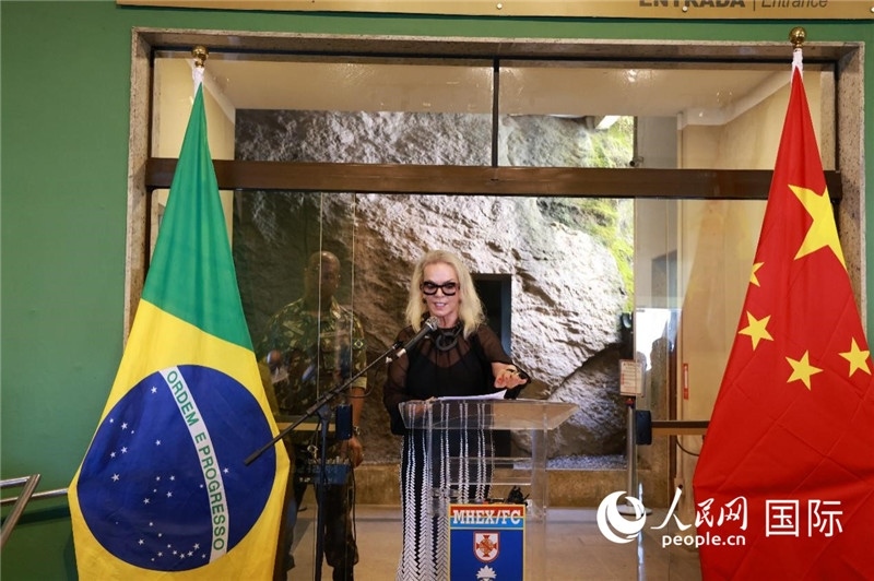 山河文化促進(jìn)中心執(zhí)行總裁瑪西婭·梅爾基奧爾在攝影展開幕式上致辭。 人民網(wǎng)記者 陳海琪攝