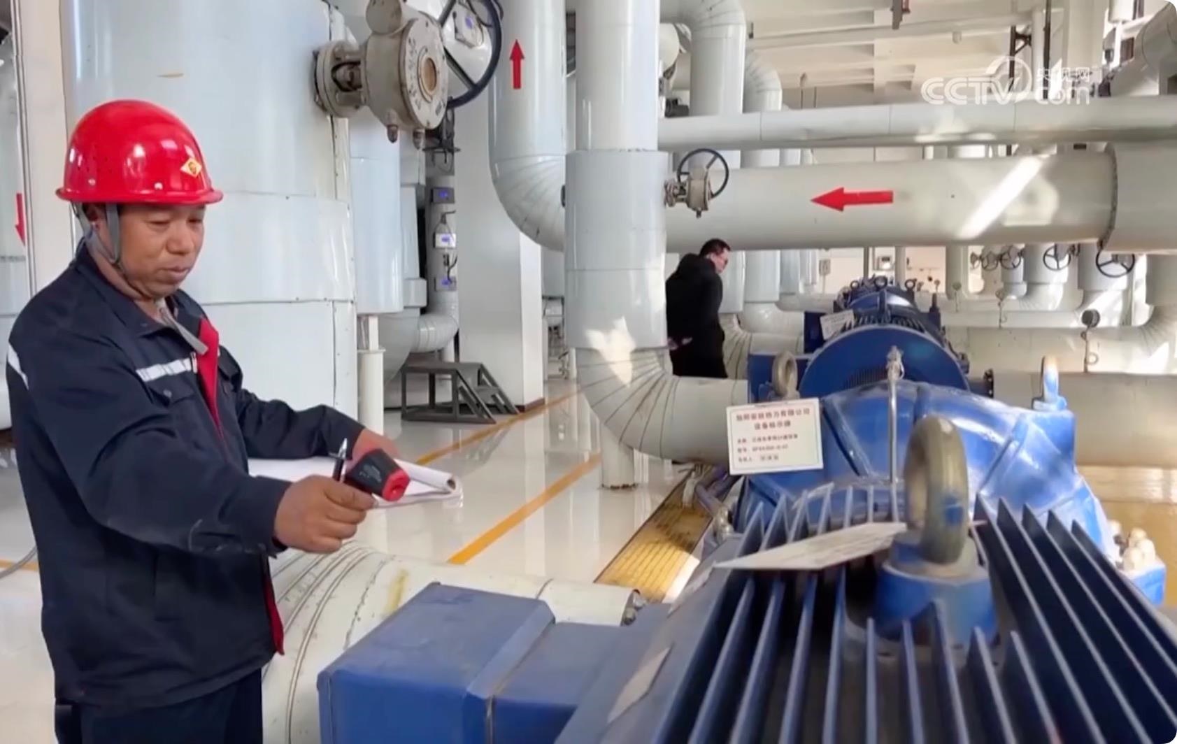 △針對此次寒潮低溫天氣，河北邢臺相關(guān)部門提前研判，啟動(dòng)應(yīng)急預(yù)案，督促供熱企業(yè)調(diào)整供熱運(yùn)行參數(shù)，提高供回水溫度，做好保暖保供工作。