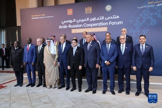 12月20日，與會代表在摩洛哥南部城市馬拉喀什舉行的第六屆阿拉伯-俄羅斯合作論壇上合影。新華社記者霍晶攝