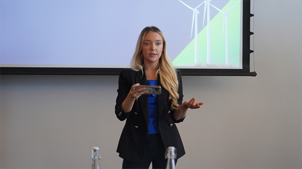 南非駐亞洲和金磚國家無任所大使蘇克拉爾代表吉娜·布朗發(fā)言。 人民網(wǎng) 張茜攝