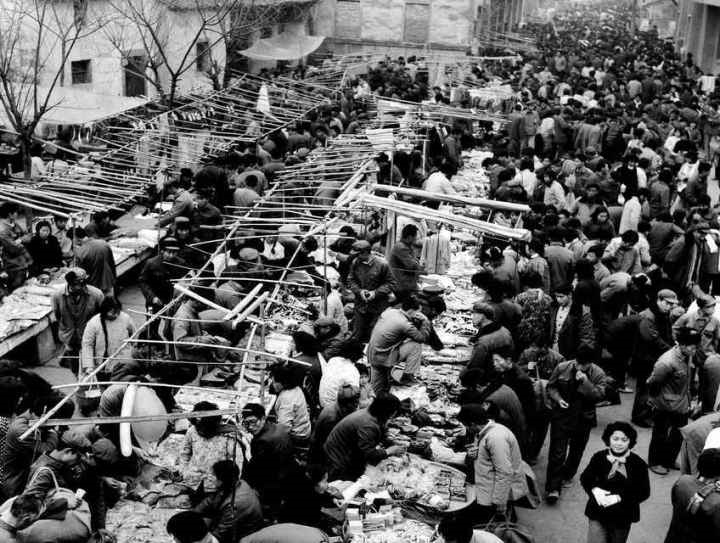 1982年，義烏湖清門馬路市場場景。拍友 金福根 攝