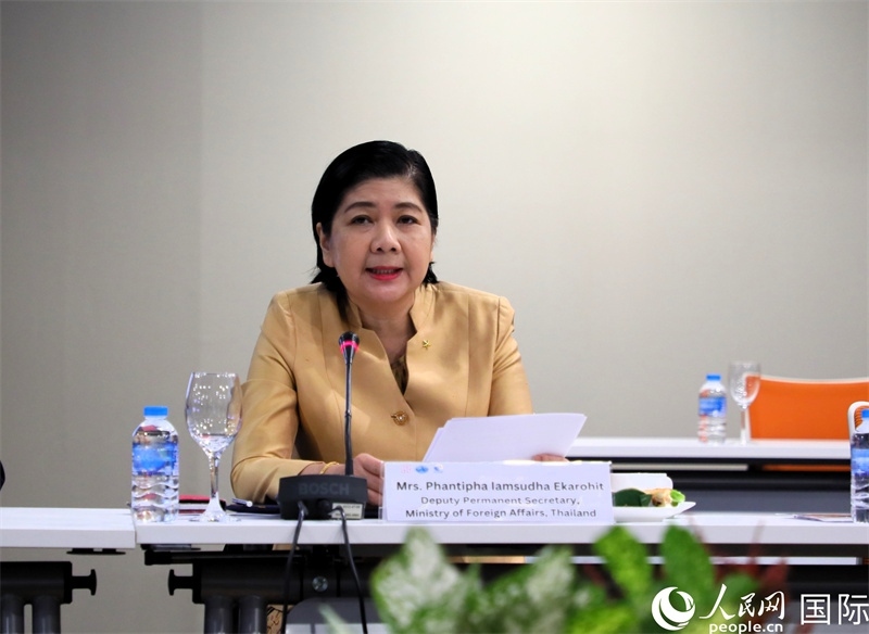 泰國外交部副次長潘提帕作主旨發(fā)言。人民網(wǎng)記者 白元琪攝