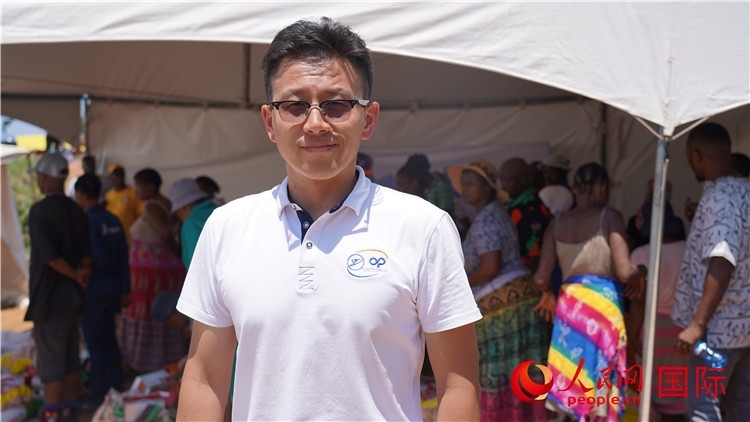 延鋒彼歐南非公司總經(jīng)理張鑫發(fā)言致辭。人民網(wǎng) 張茜攝