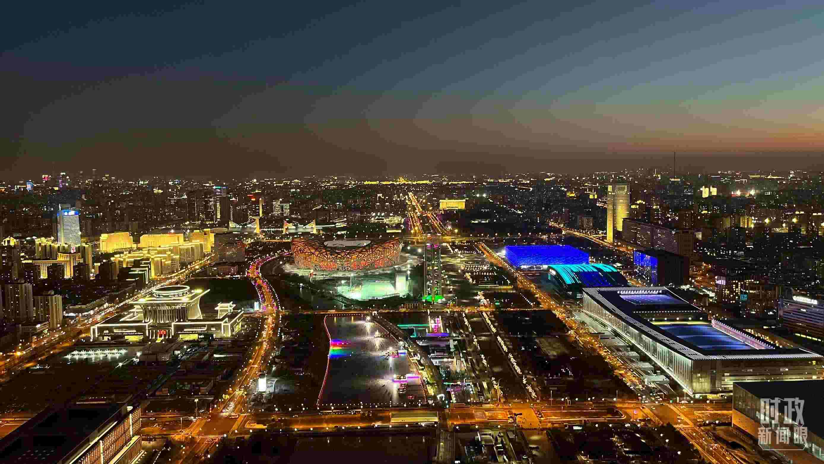 △2023年12月31日，從北京奧林匹克塔俯拍北京城區(qū)。（總臺央視記者金雨秋拍攝）