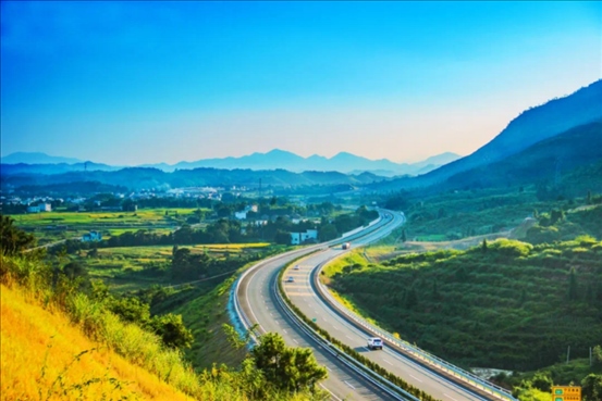 農(nóng)村公路讓老百姓出行變得更便捷。受訪方供圖