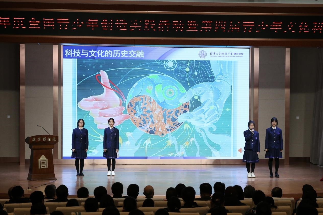 學(xué)生展示作品。主辦方供圖