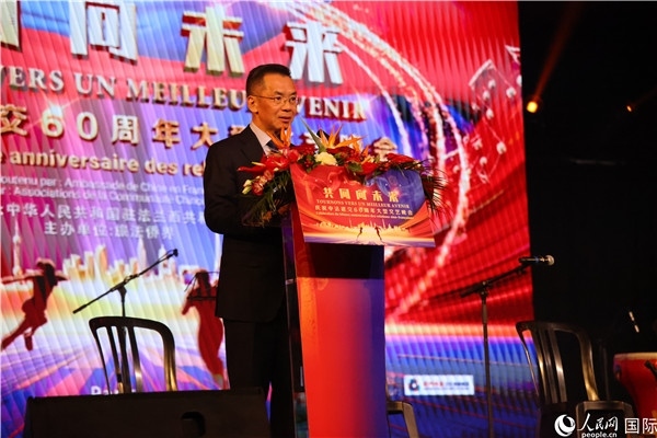 法國前總理拉法蘭出席晚會并致辭。 人民網(wǎng)記者 尚凱元 攝