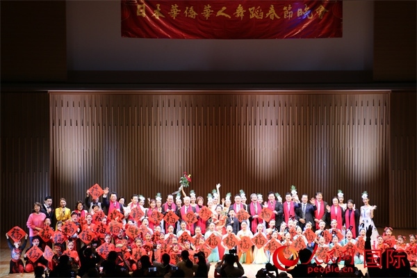 演職人員與嘉賓合影。人民網(wǎng) 許可攝