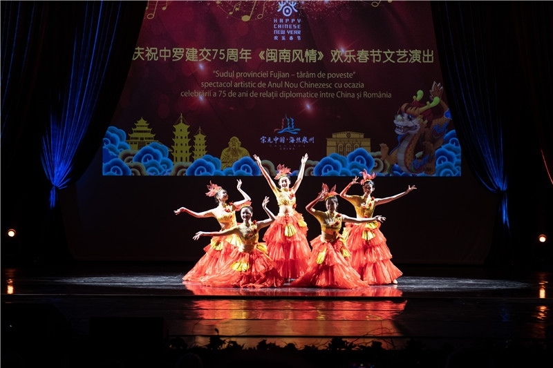 圖為舞蹈《刺桐花開》。 中國駐羅大使館文化處供圖。