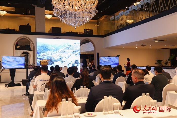 2日，“你好！中國(guó)”——2024中國(guó)北方冰雪旅游海外推廣季阿聯(lián)酋專(zhuān)場(chǎng)活動(dòng)在阿聯(lián)酋迪拜舉行。人民網(wǎng)記者任皓宇攝