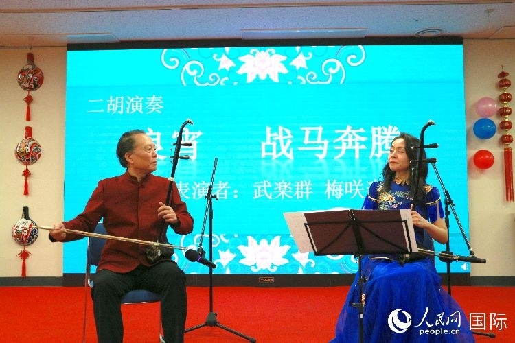 二胡合奏。人民網(wǎng) 許可攝