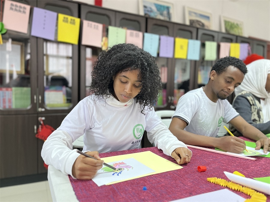 亞的斯亞貝巴大學(xué)孔子學(xué)院“網(wǎng)絡(luò)中國節(jié)·元宵”主題文化體驗活動現(xiàn)場。亞的斯亞貝巴大學(xué)孔子學(xué)院供圖