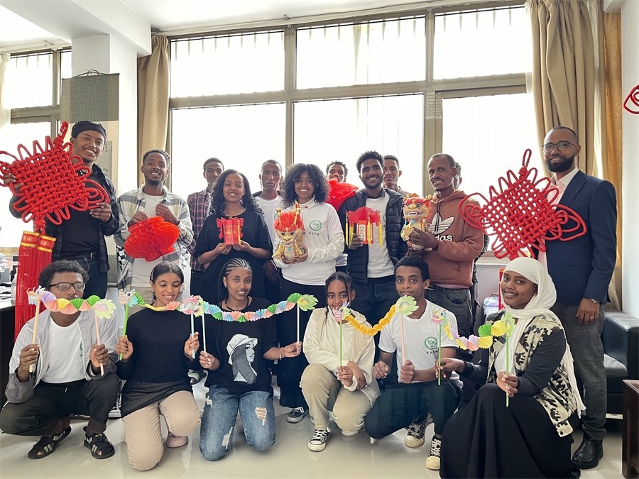 參加活動的學(xué)生合影。亞的斯亞貝巴大學(xué)孔子學(xué)院供圖