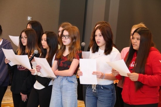 2月9日，在馬斯卡廷，馬斯卡廷中學(xué)學(xué)生在演唱中文歌曲。