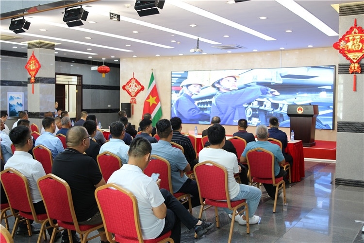 當(dāng)?shù)貢r間3月26日下午，中國品牌重型機械、載重車輛宣傳推介會在中國駐蘇里南大使館舉行。圖為宣介會現(xiàn)場。中國駐蘇里南大使館供圖