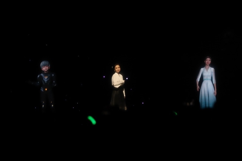 開場節(jié)目表演《彩云之南》。圖片來源：人民視頻