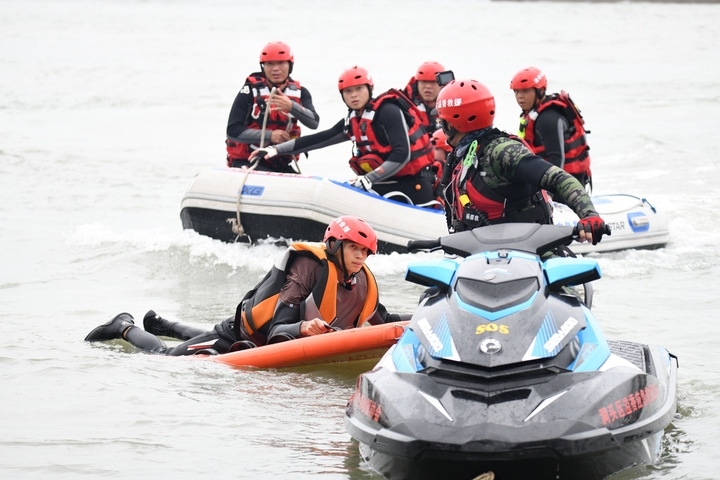洞頭溢香救援隊海上救援演練 洞頭區(qū)委辦供圖