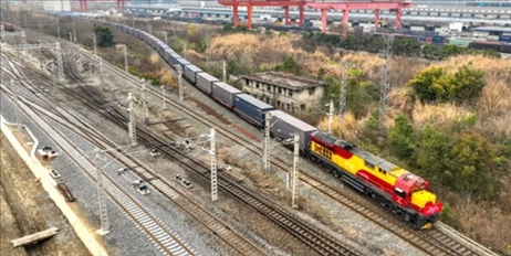 全國鐵路實行新的貨物列車運行圖。國鐵集團供圖