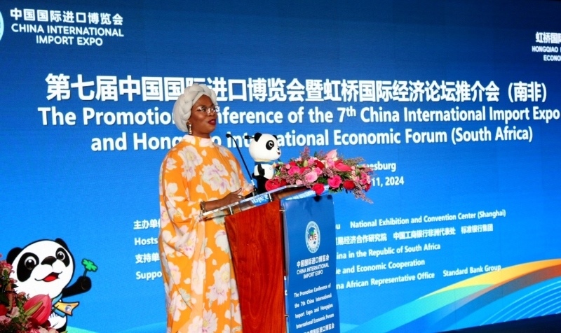 南非貿(mào)易、工業(yè)和競爭部出口促進司副總司長馬塔博格致辭。（圖片來源：中國國際進口博覽會官微）