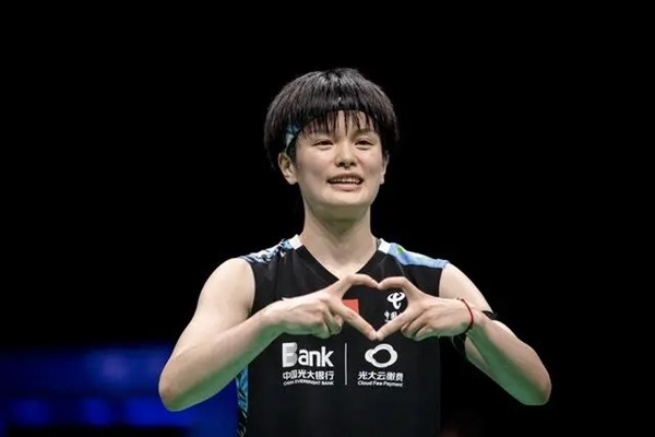 4月14日，王祉怡在奪冠后慶祝。新華社記者 江漢攝