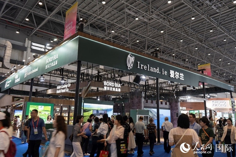第四屆中國國際消費(fèi)品博覽會(huì)愛爾蘭國家館。人民網(wǎng) 常沙攝