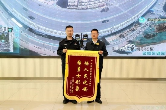 公交車上他一聲大吼！魏杰，好樣的！