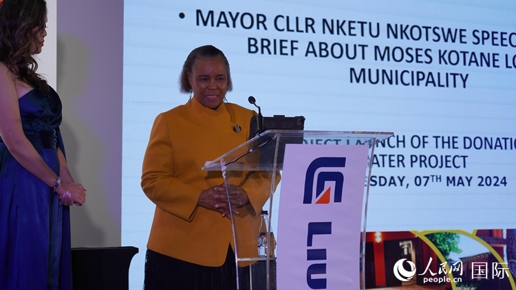 摩西科塔恩市市長恩克圖·恩科茨韋致辭。人民網(wǎng) 張茜攝