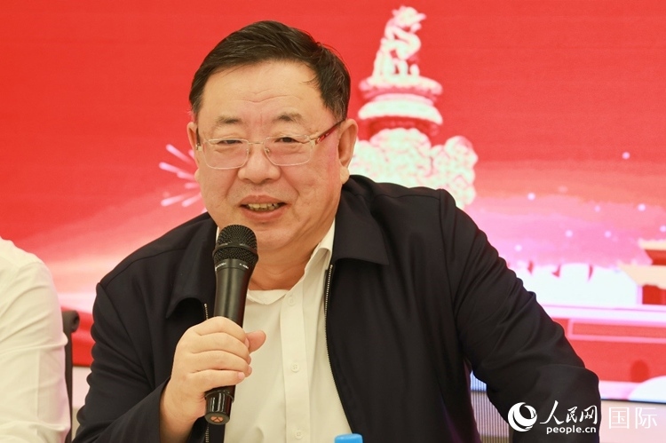 山東省泰安市委書記、市人大常委會(huì)主任楊洪濤在座談會(huì)上致辭。人民網(wǎng)記者 陳海琪攝