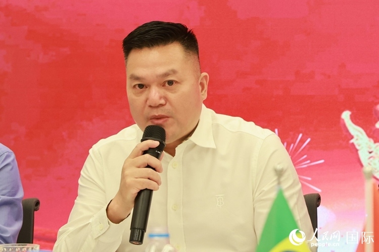 巴西和統(tǒng)會(huì)會(huì)長(zhǎng)張小春在座談會(huì)上致辭。人民網(wǎng)記者 陳海琪攝