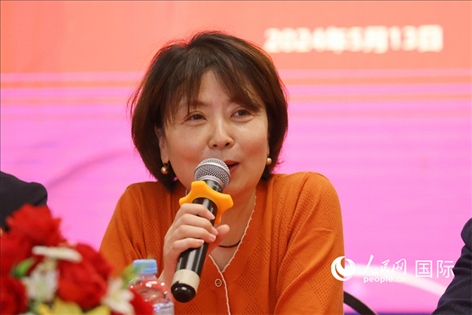 陜西省歸國華僑聯(lián)合會黨組成員、副主席兼秘書長尚小紅在座談會上致辭。人民網(wǎng)記者 陳海琪攝