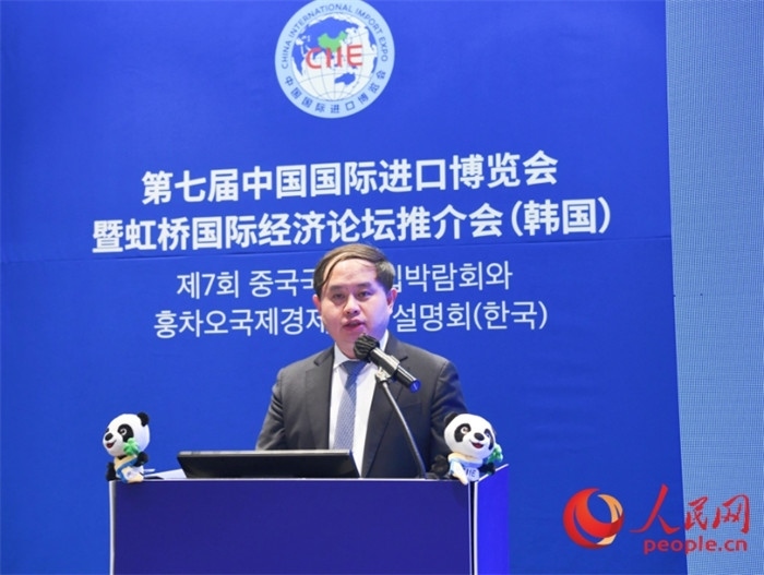 中國(guó)銀行首爾分行副行長(zhǎng)褚?guī)h發(fā)言。人民網(wǎng) 程安康攝