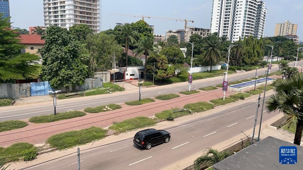 這是5月19日在剛果（金）首都金沙薩拍攝的街景（手機(jī)照片）。新華社發(fā)