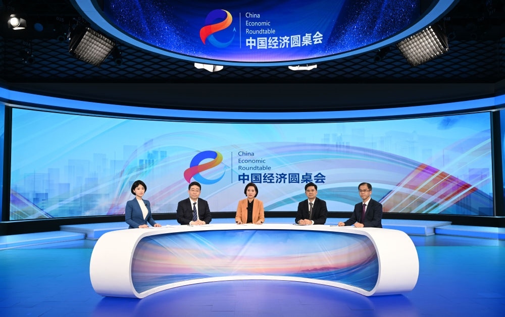這是“中國經(jīng)濟(jì)圓桌會(huì)”錄制現(xiàn)場。新華社記者 金良快 攝