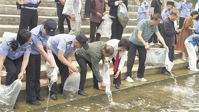 庭審后開展增殖放流。
