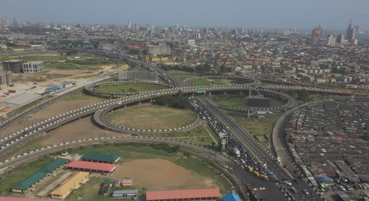 新修復(fù)的尼日利亞拉各斯三號(hào)橋鳥(niǎo)瞰圖。中國(guó)土木尼日利亞有限公司供圖