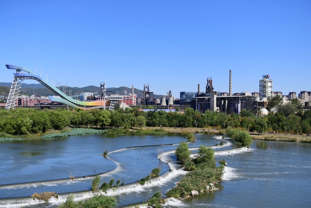 在北京首鋼園附近拍攝的永定河（2022年10月4日攝）。新華社記者 張晨霖 攝