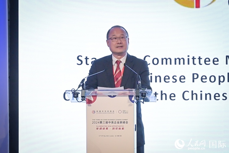 香港中華總商會(huì)會(huì)長(zhǎng)、香港新華集團(tuán)主席蔡冠深致辭。人民網(wǎng) 郭錦標(biāo)攝